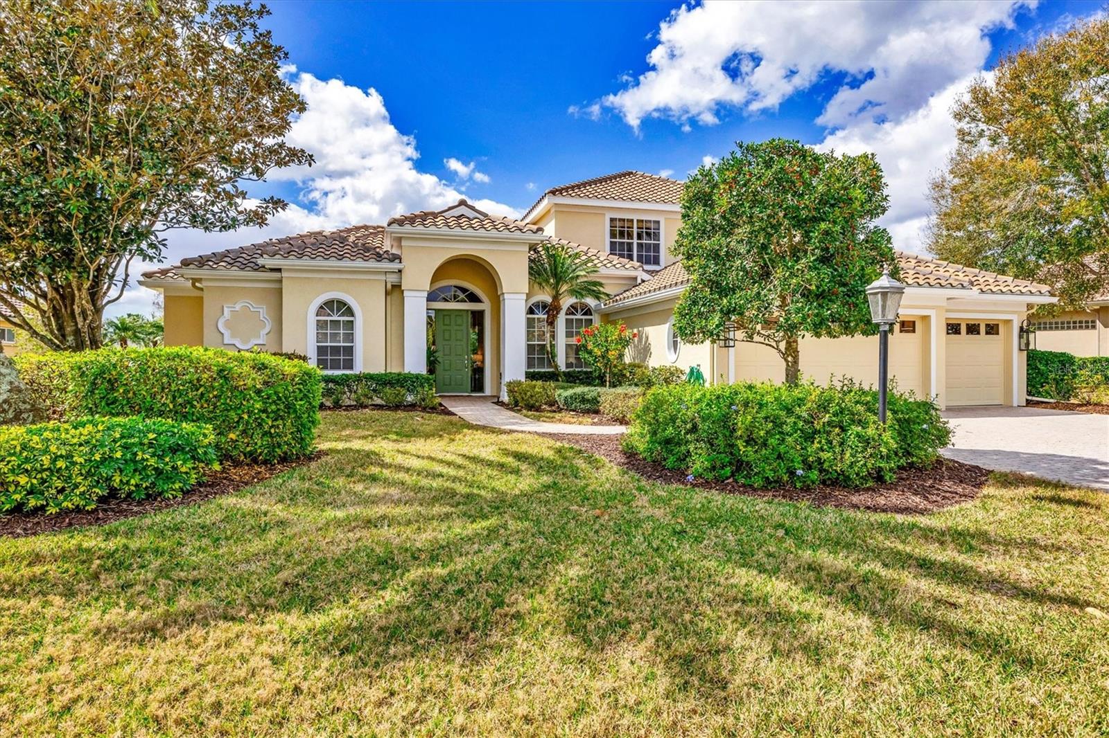 Single Family Residence in LAKEWOOD RANCH, FL - Daniel Dourado