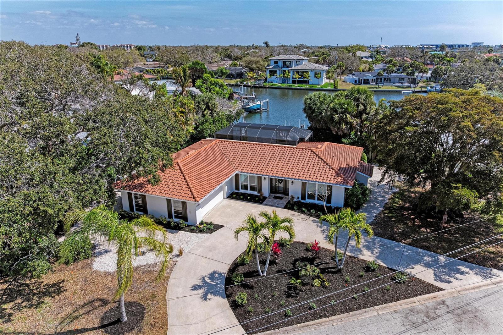 Single Family Residence in SARASOTA, FL - Daniel Dourado