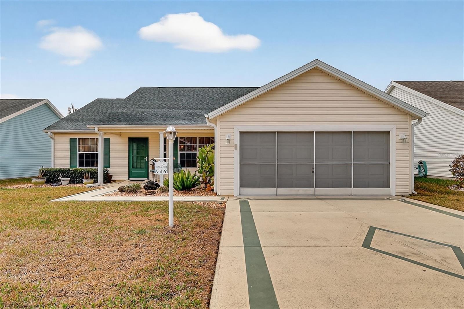 Single Family Residence in THE VILLAGES, FL - Daniel Dourado