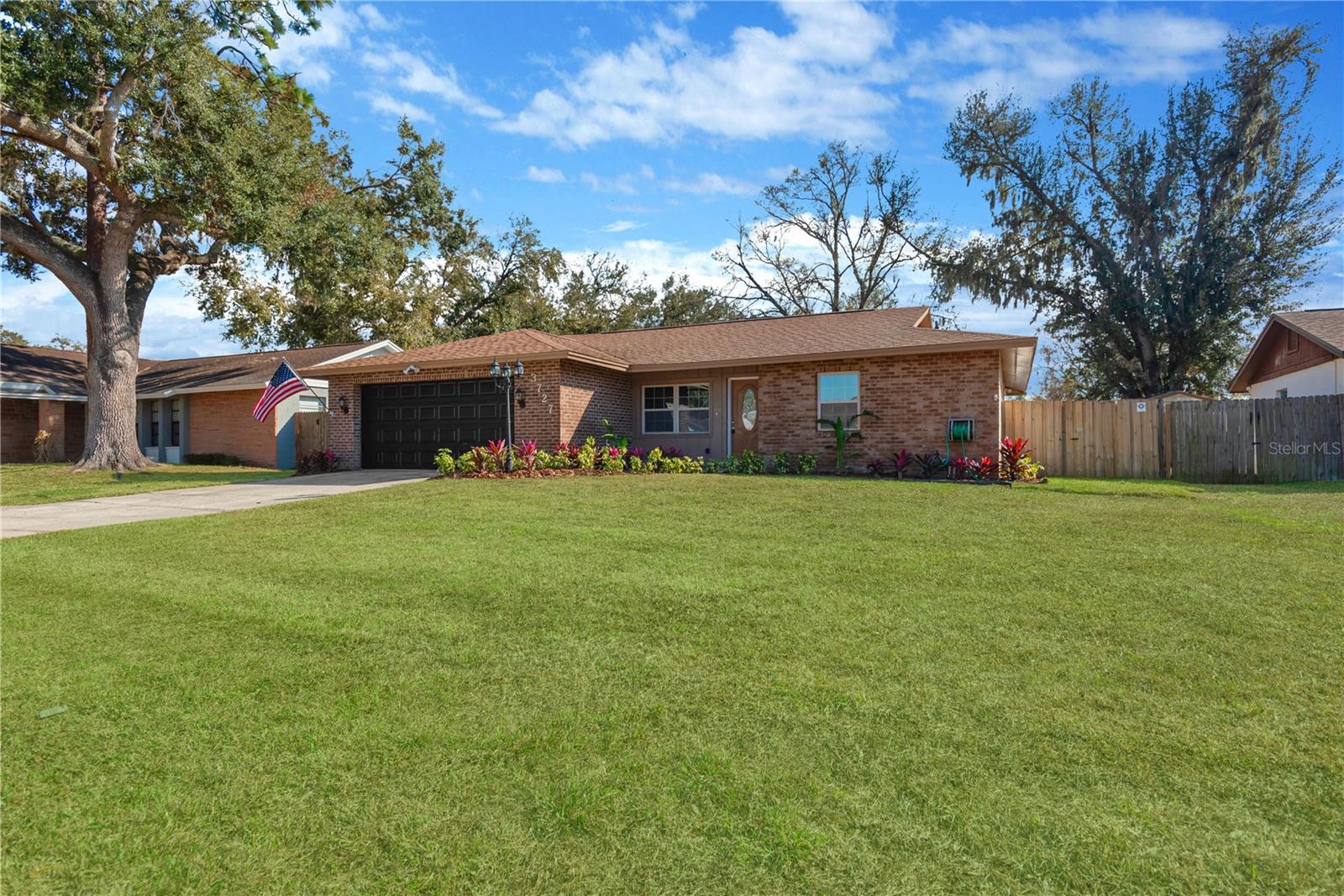 Single Family Residence in BRANDON, FL - Daniel Dourado