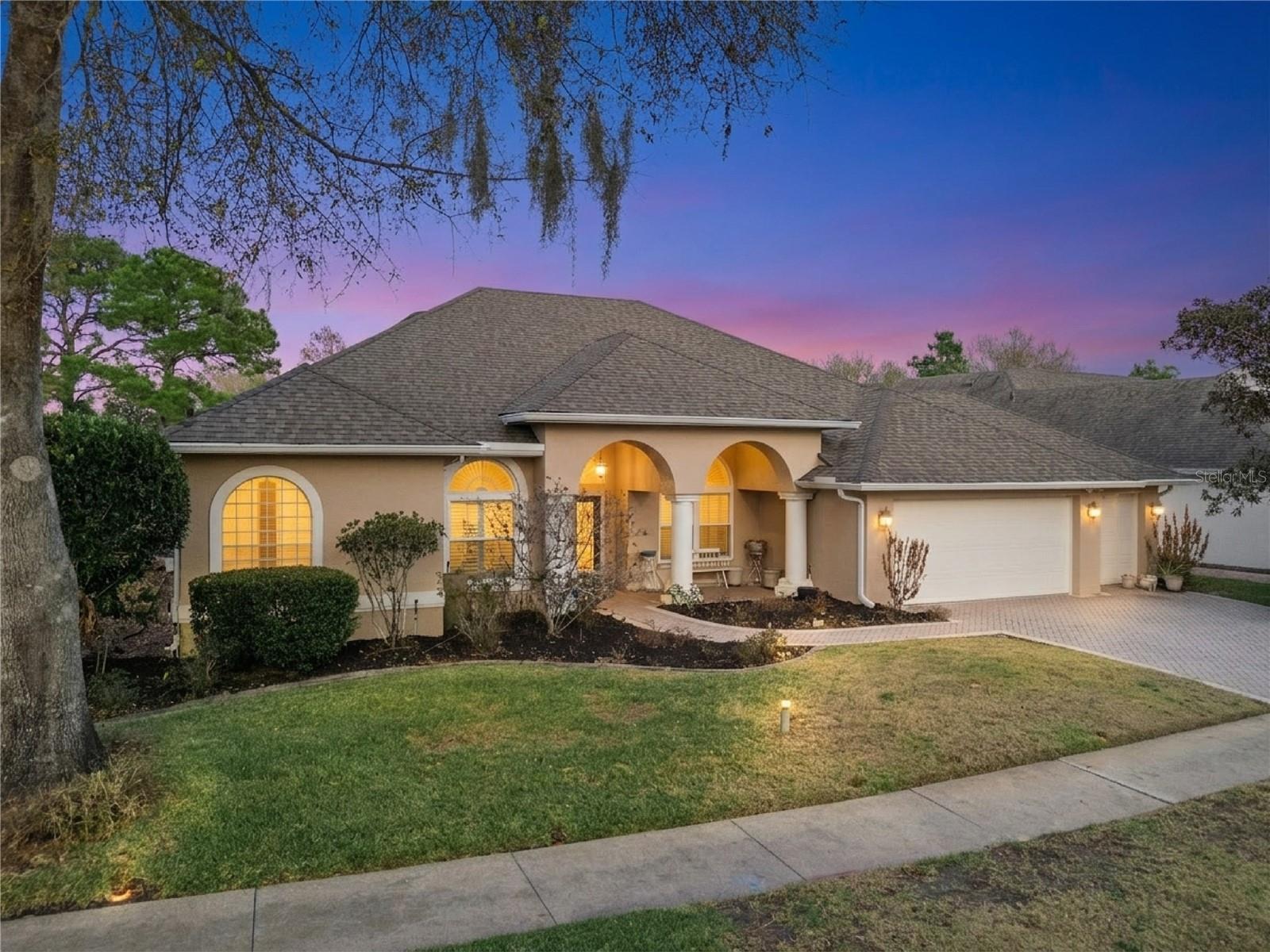 Single Family Residence in MOUNT DORA, FL - Daniel Dourado
