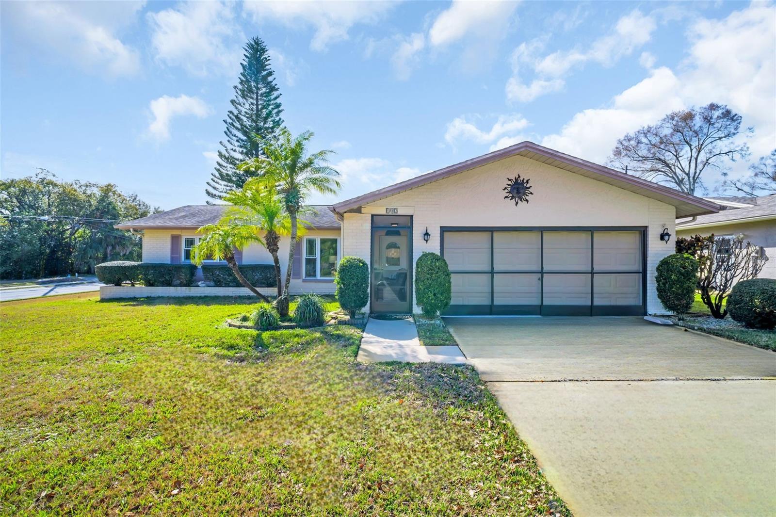 Single Family Residence in PALM HARBOR, FL - Daniel Dourado