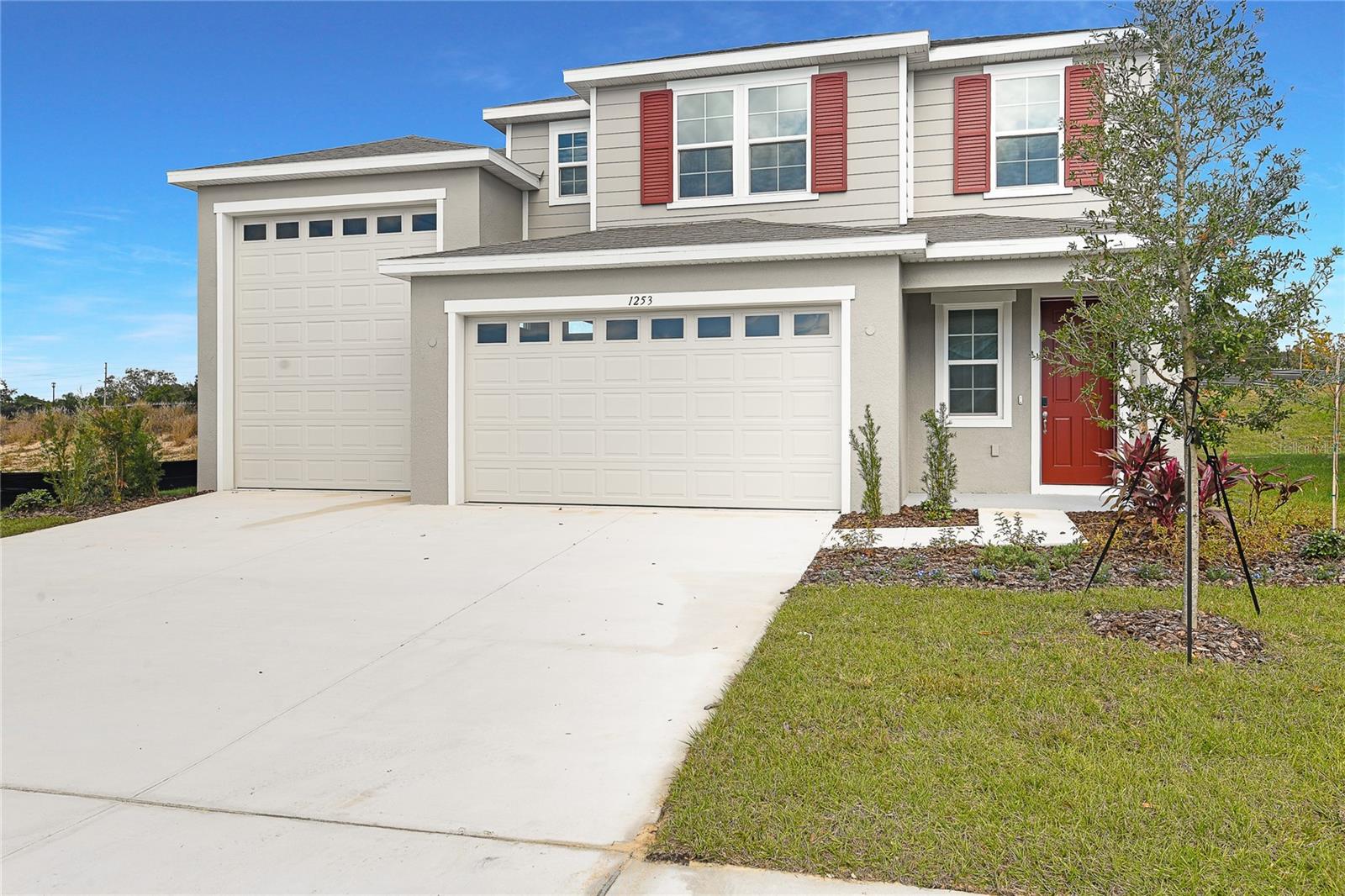 Single Family Residence in DUNDEE, FL - Daniel Dourado