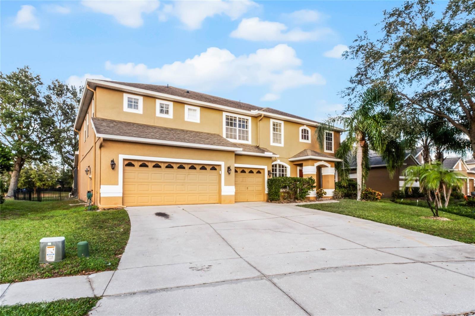 Single Family Residence in OVIEDO, FL - Daniel Dourado
