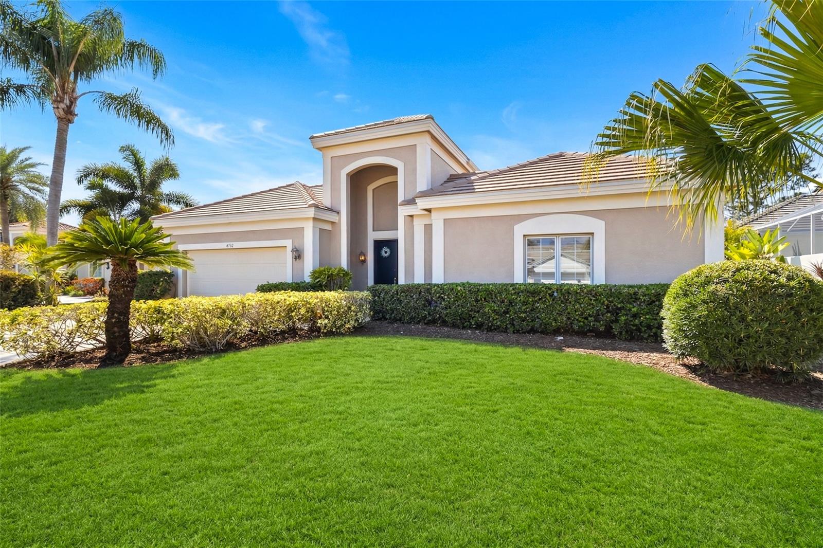 Single Family Residence in BRADENTON, FL - Daniel Dourado