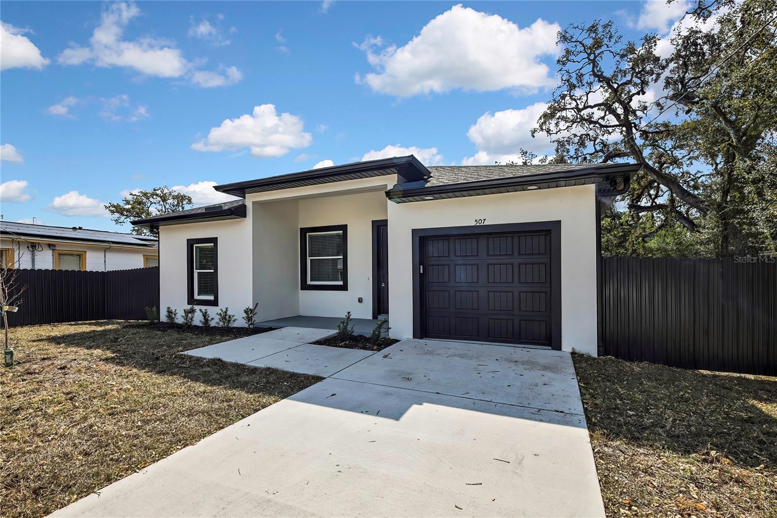 Single Family Residence in TAMPA, FL - Daniel Dourado
