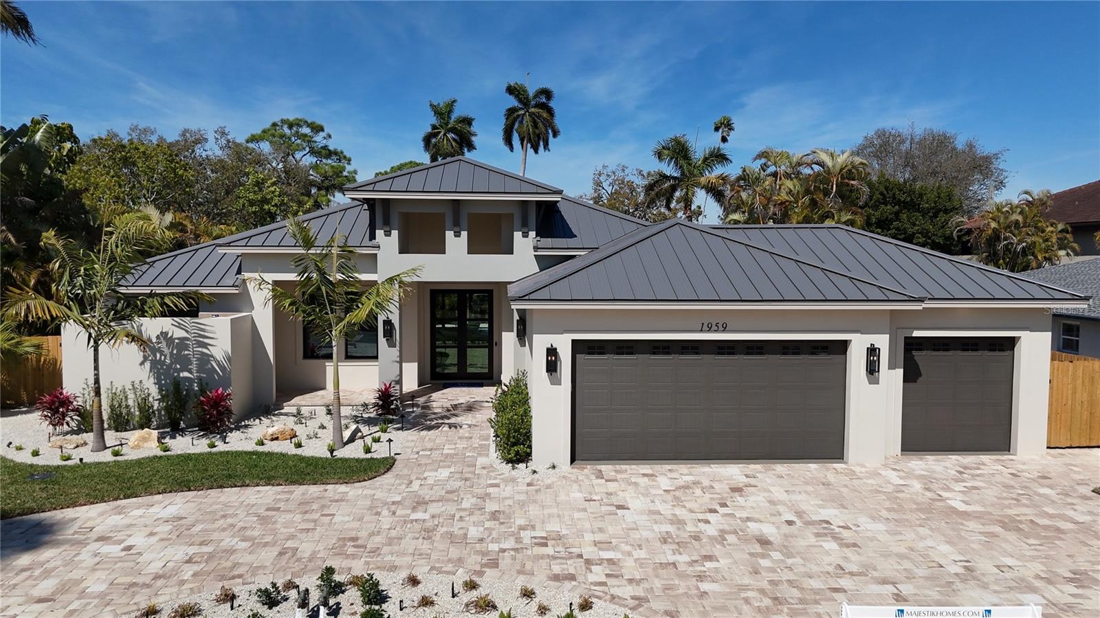 Single Family Residence in SARASOTA, FL - Daniel Dourado