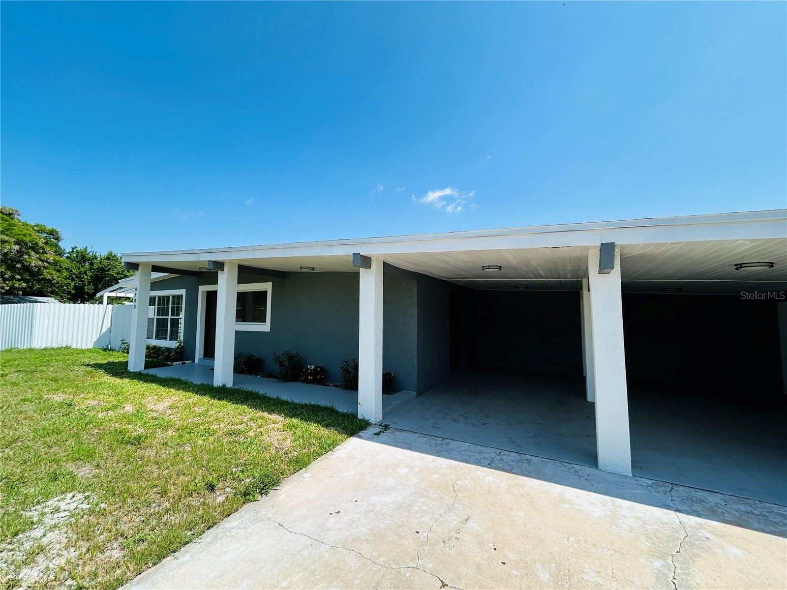 Single Family Residence in ORLANDO, FL - Daniel Dourado