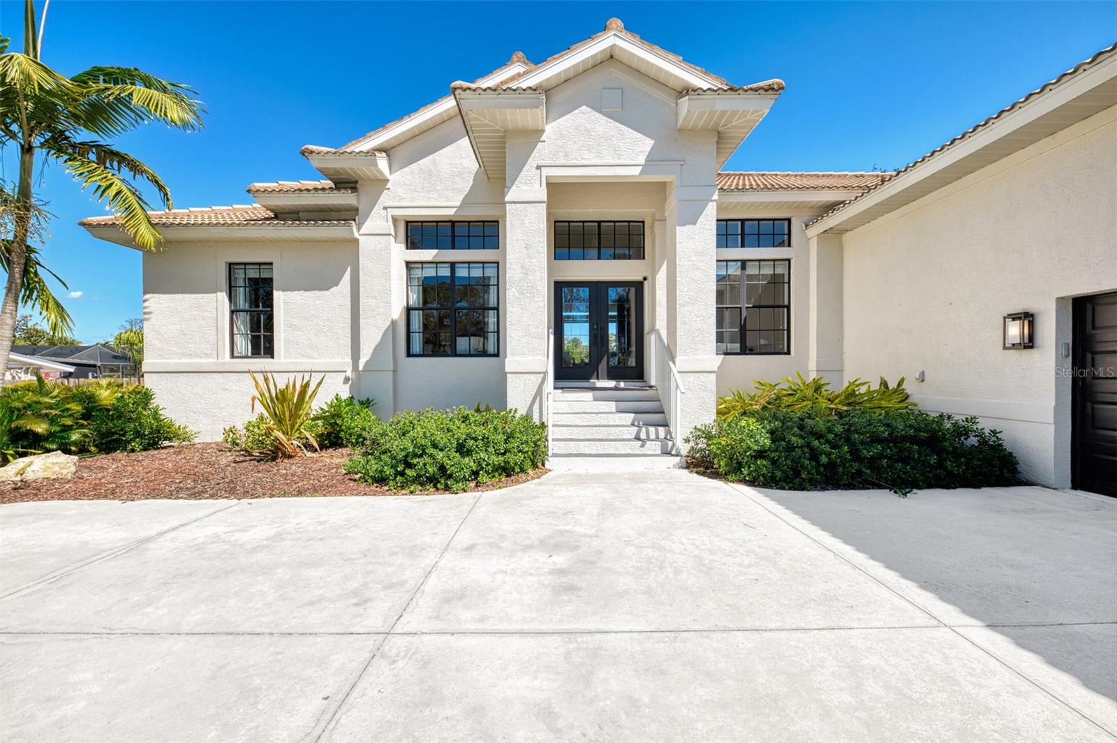 Single Family Residence in NOKOMIS, FL - Daniel Dourado