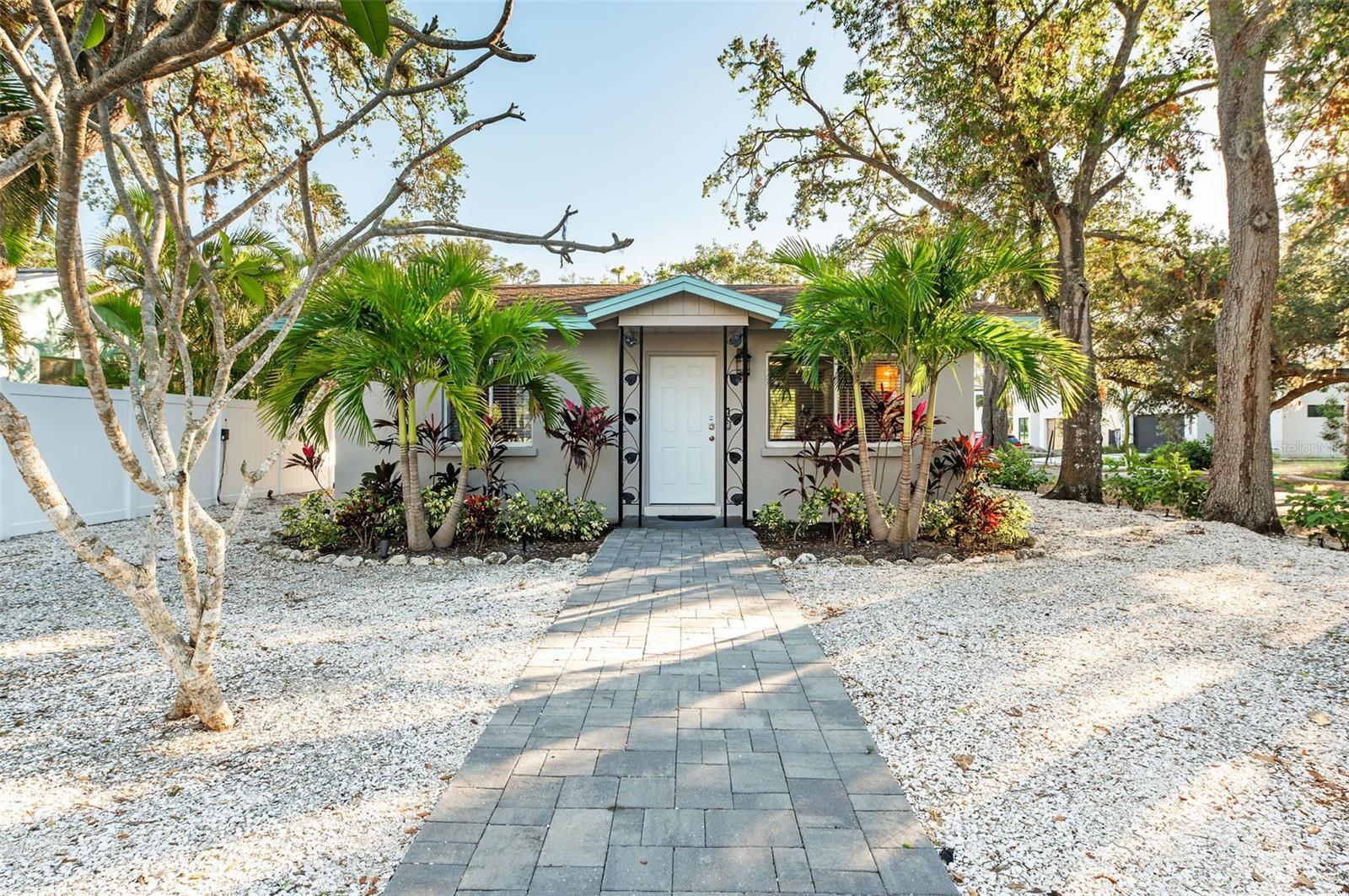 Single Family Residence in SARASOTA, FL - Daniel Dourado