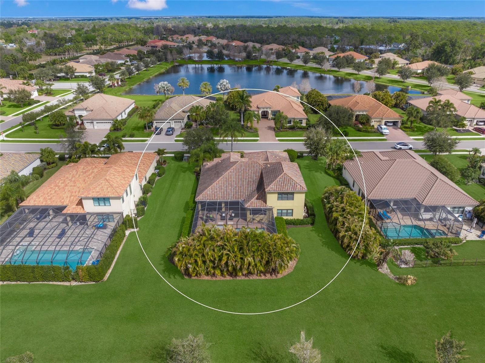 Single Family Residence in SARASOTA, FL - Daniel Dourado