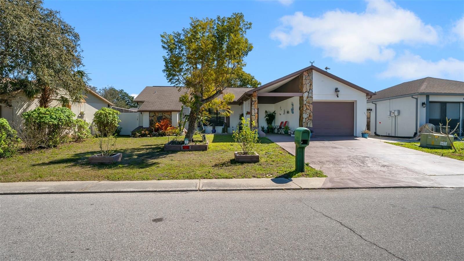 Single Family Residence in PORT RICHEY, FL - Daniel Dourado