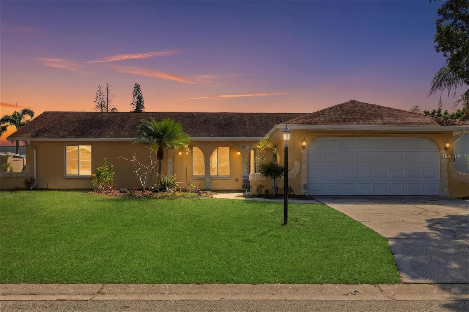 Single Family Residence in BRADENTON, FL - Daniel Dourado