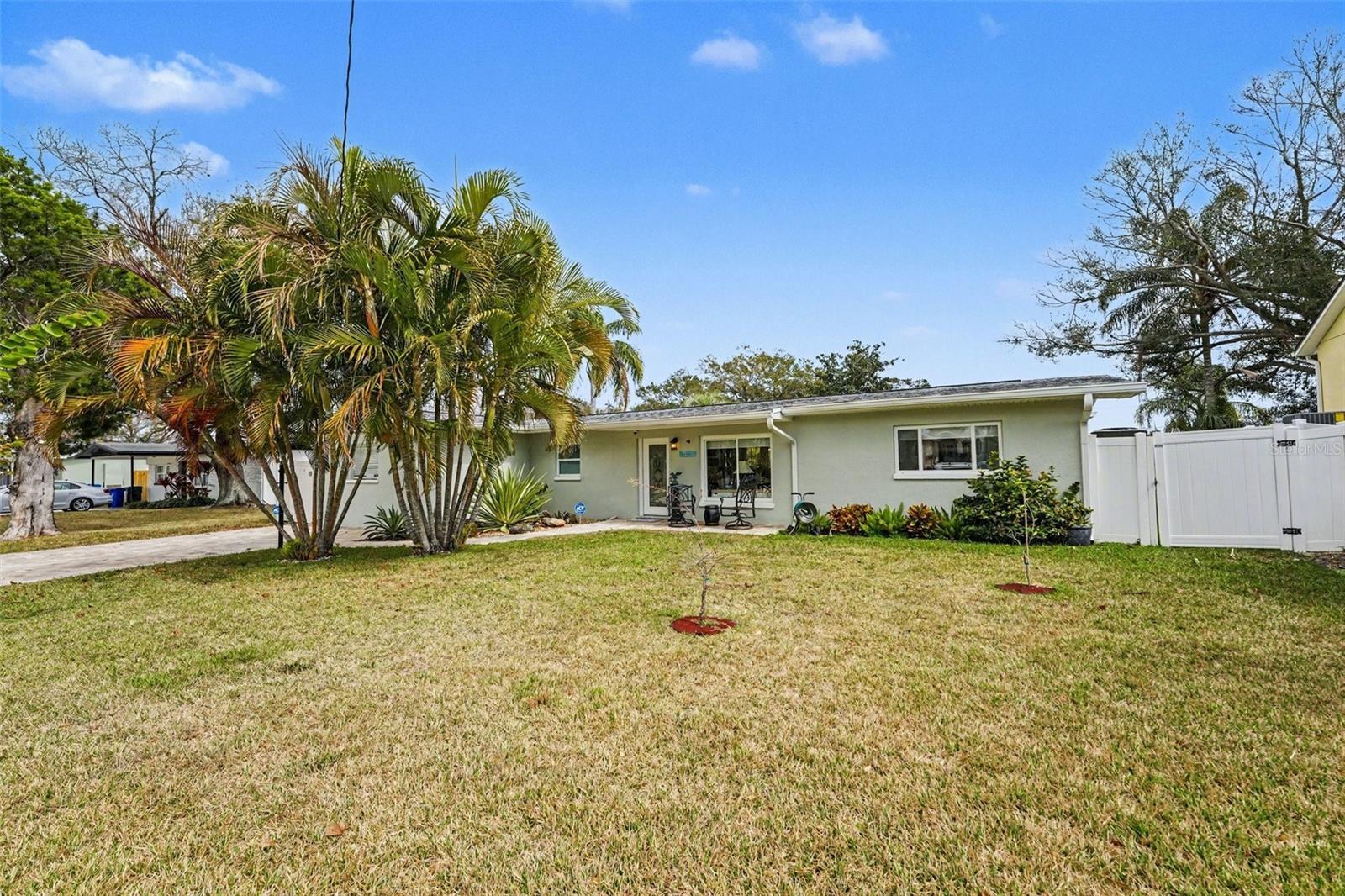 Single Family Residence in OLDSMAR, FL - Daniel Dourado