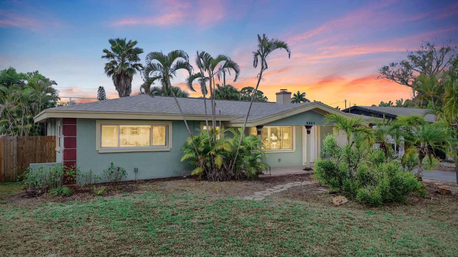 Single Family Residence em GULFPORT, FL - Daniel Dourado