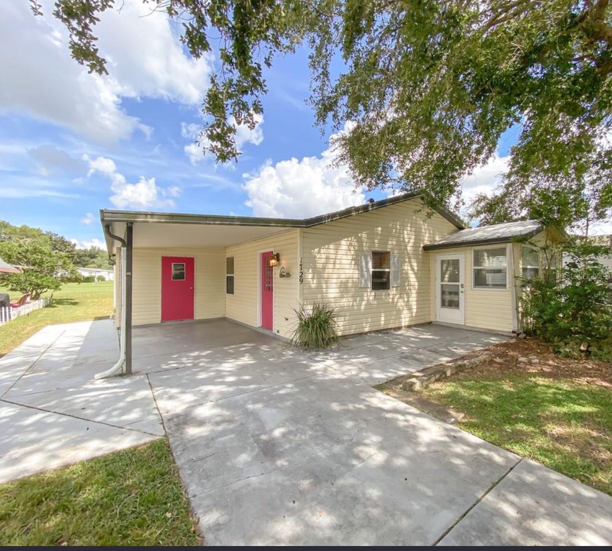 Single Family Residence in THE VILLAGES, FL - Daniel Dourado