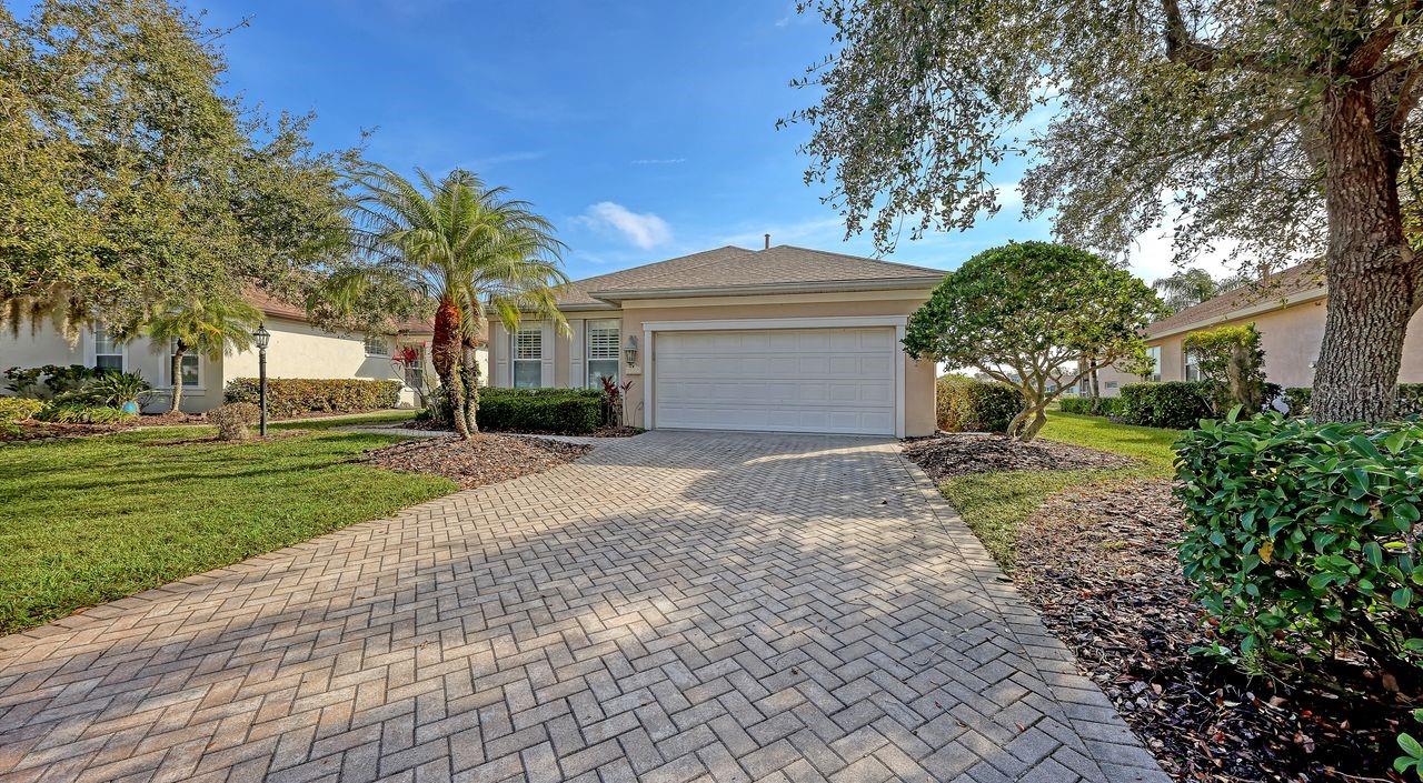 Single Family Residence in BRADENTON, FL - Daniel Dourado