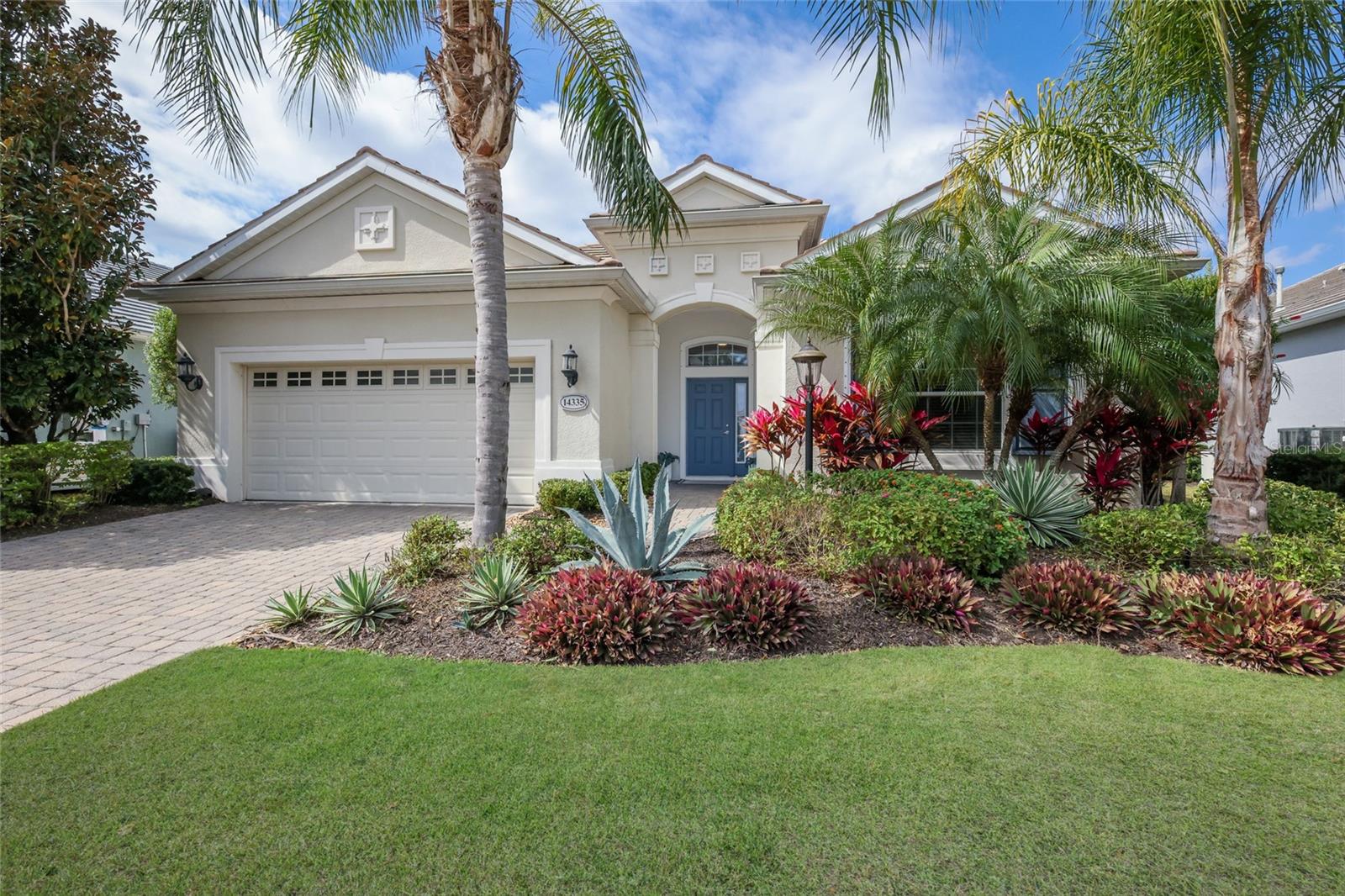 Single Family Residence in LAKEWOOD RANCH, FL - Daniel Dourado