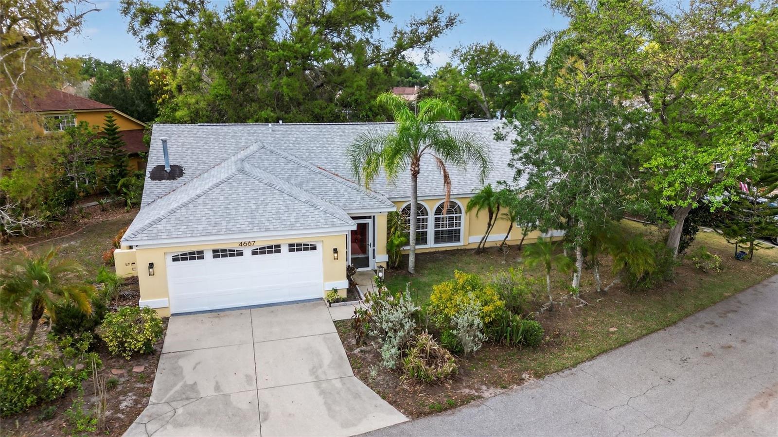 Single Family Residence in SARASOTA, FL - Daniel Dourado