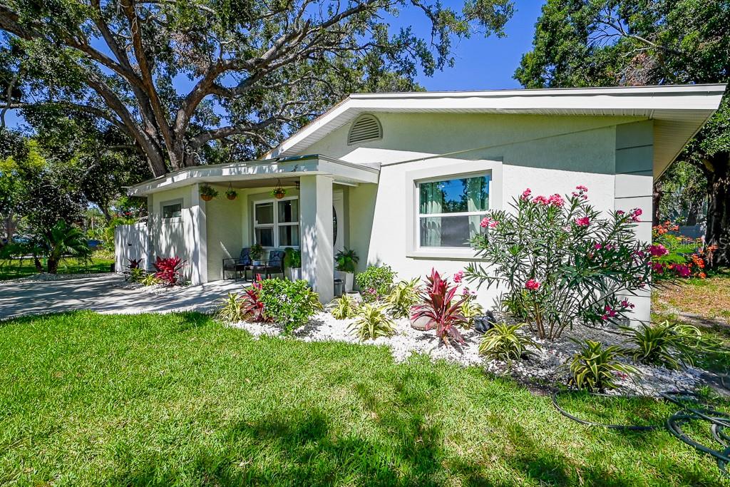 Single Family Residence em ST PETERSBURG, FL - Daniel Dourado