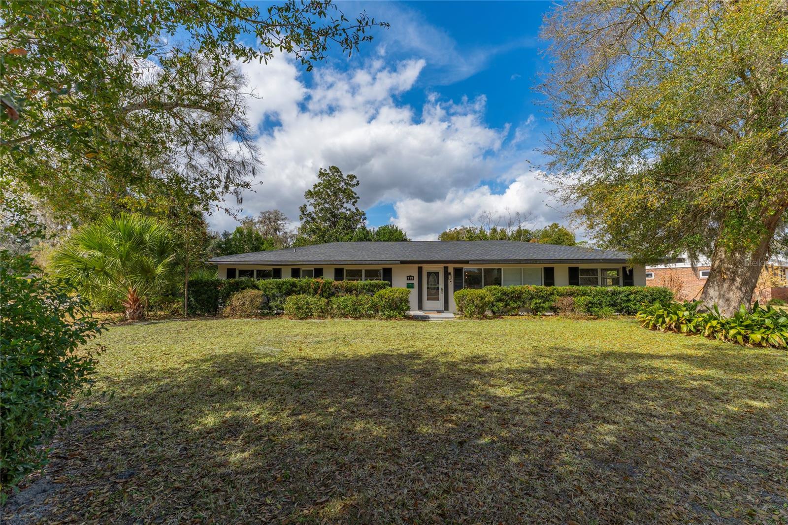 Single Family Residence in DELAND, FL - Daniel Dourado