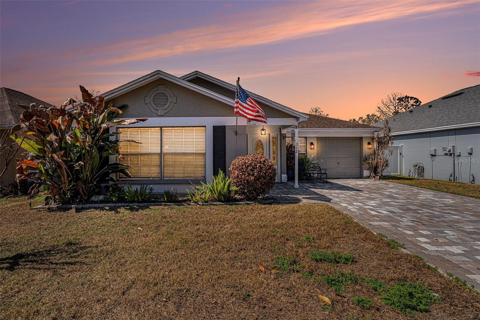 Single Family Residence in VALRICO, FL - Daniel Dourado