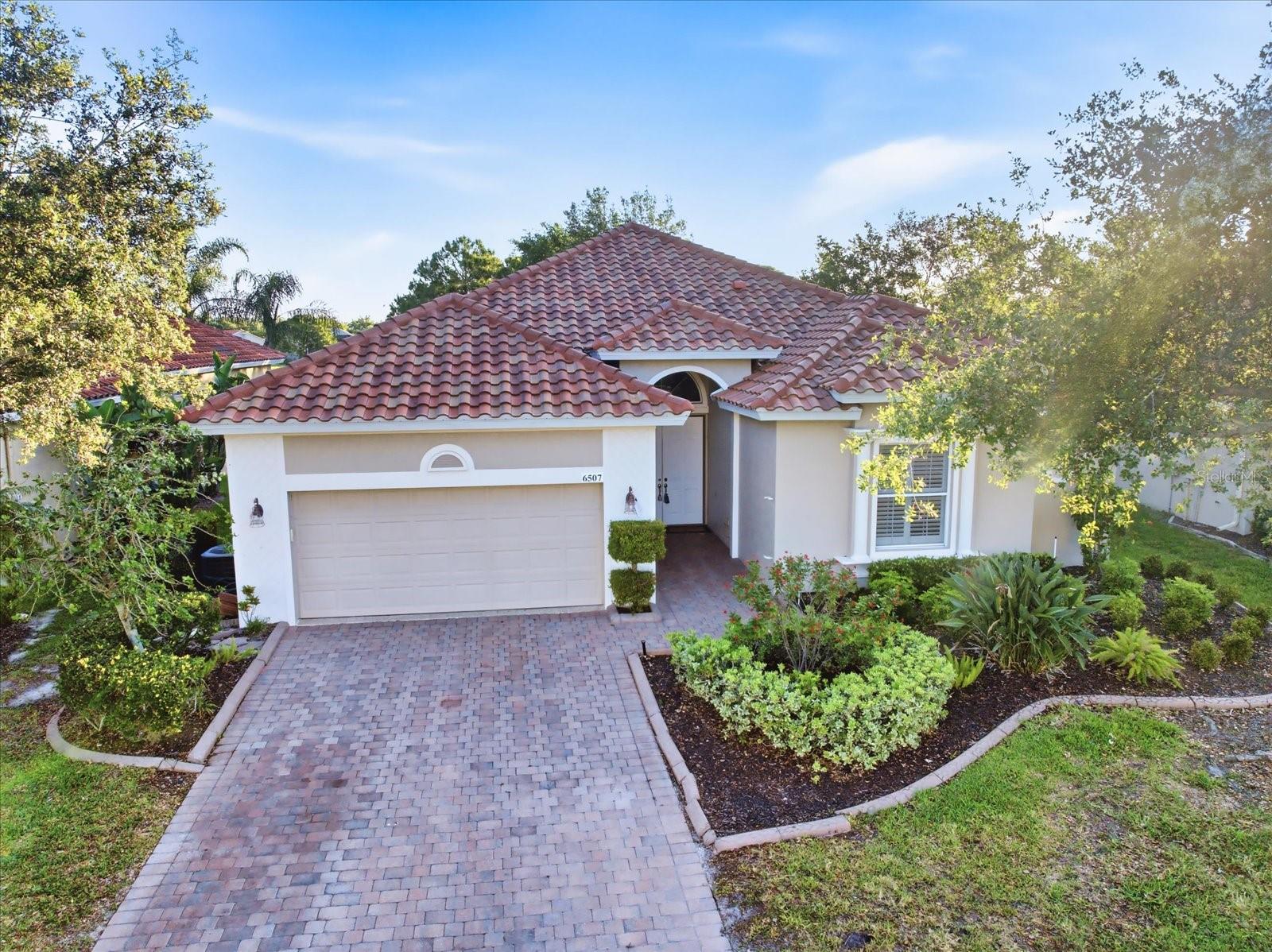 Single Family Residence in SARASOTA, FL - Daniel Dourado