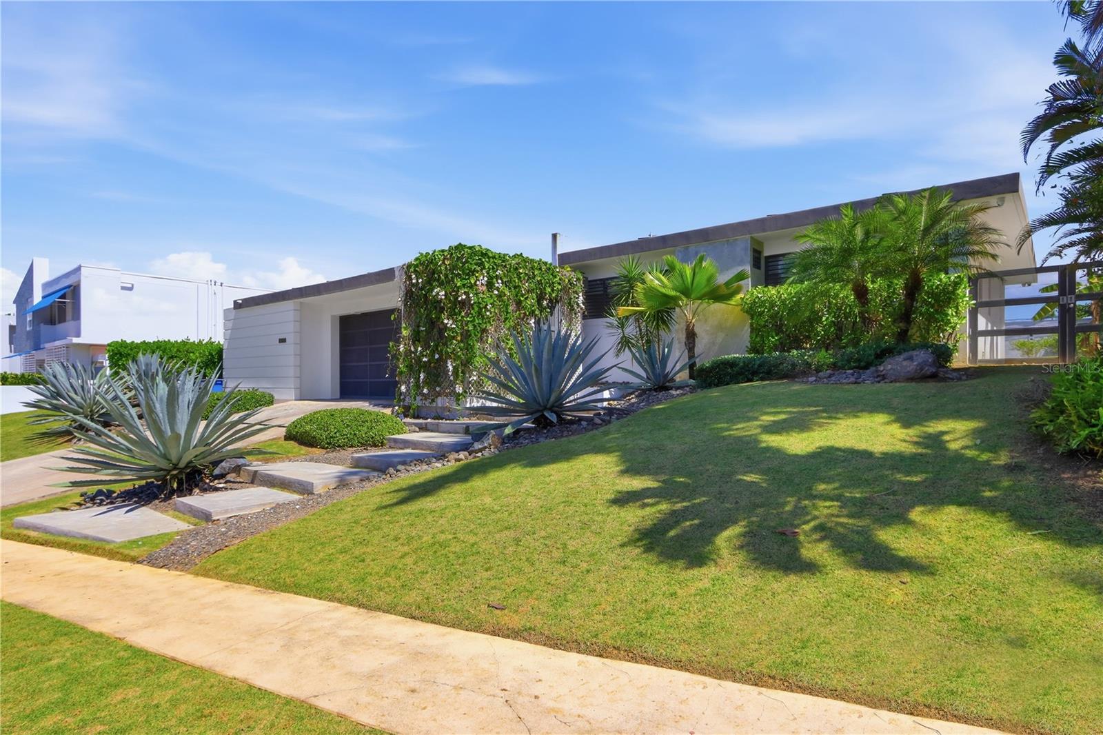 Single Family Residence in SAN JUAN, PR - Daniel Dourado