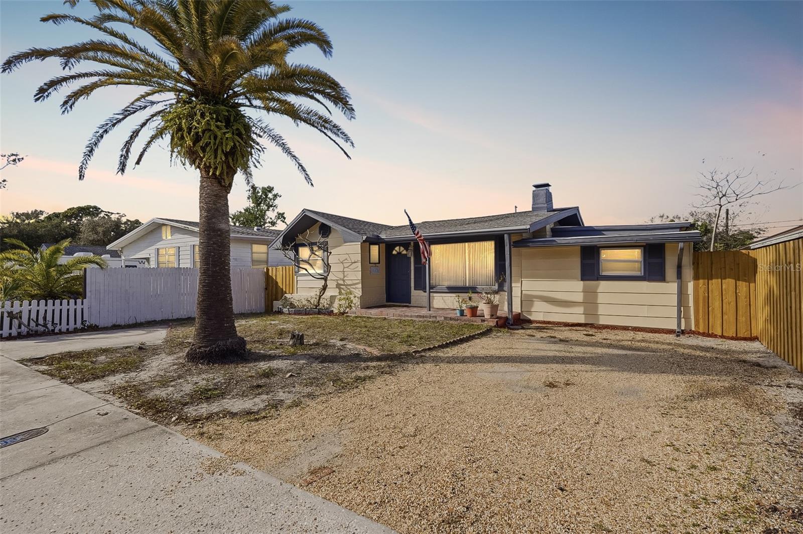 Single Family Residence em ST PETERSBURG, FL - Daniel Dourado