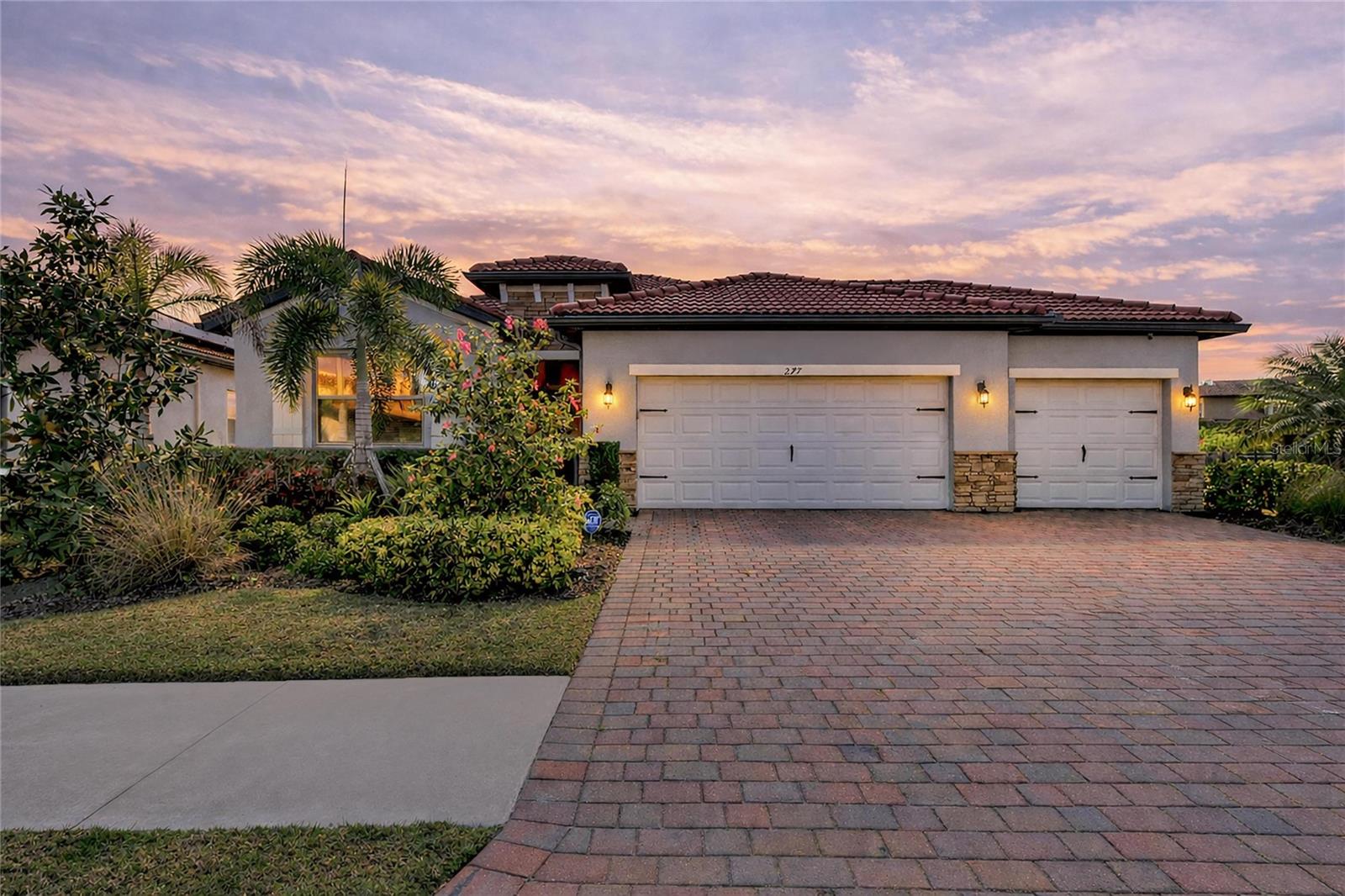 Single Family Residence in NOKOMIS, FL - Daniel Dourado