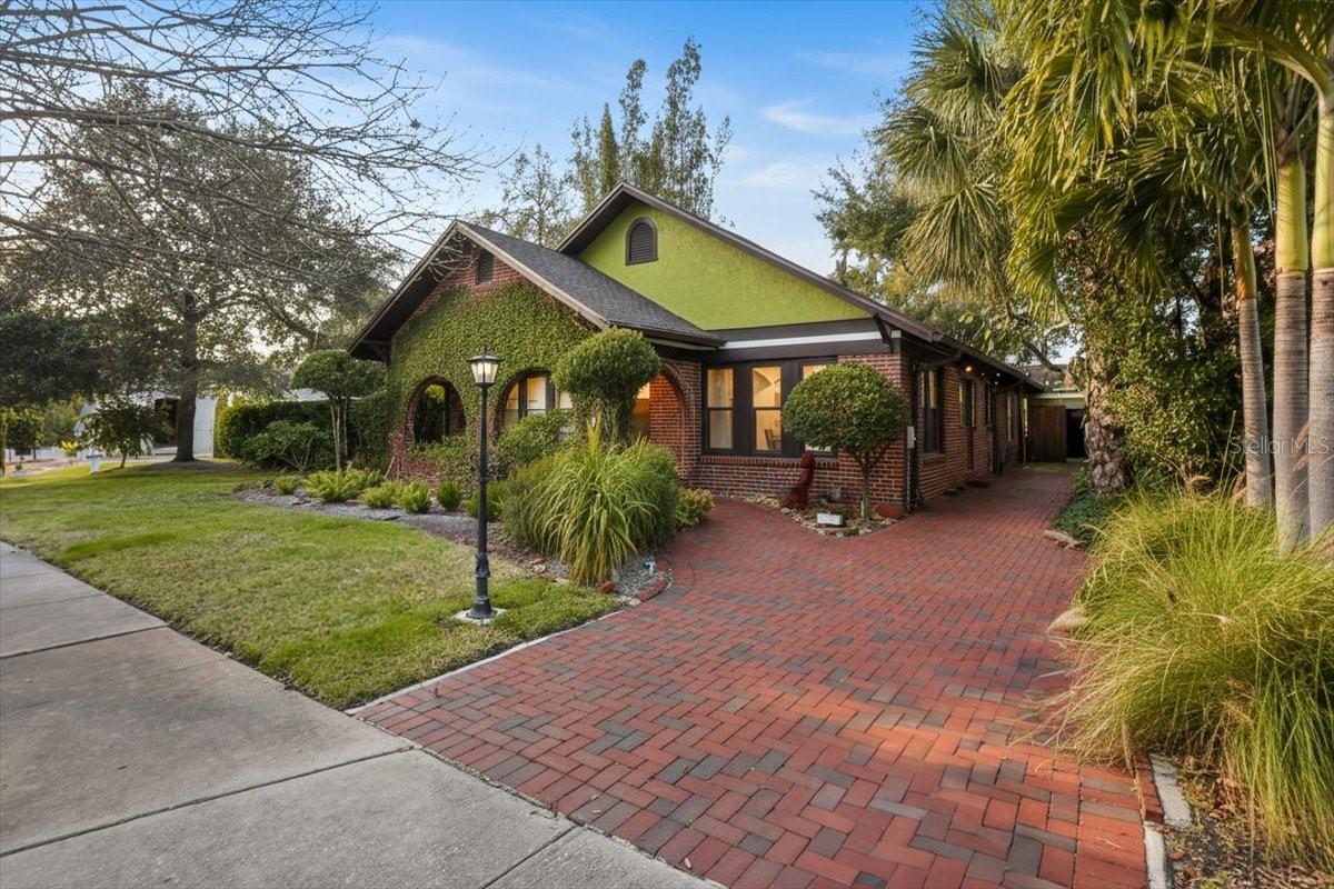 Single Family Residence in TAMPA, FL - Daniel Dourado