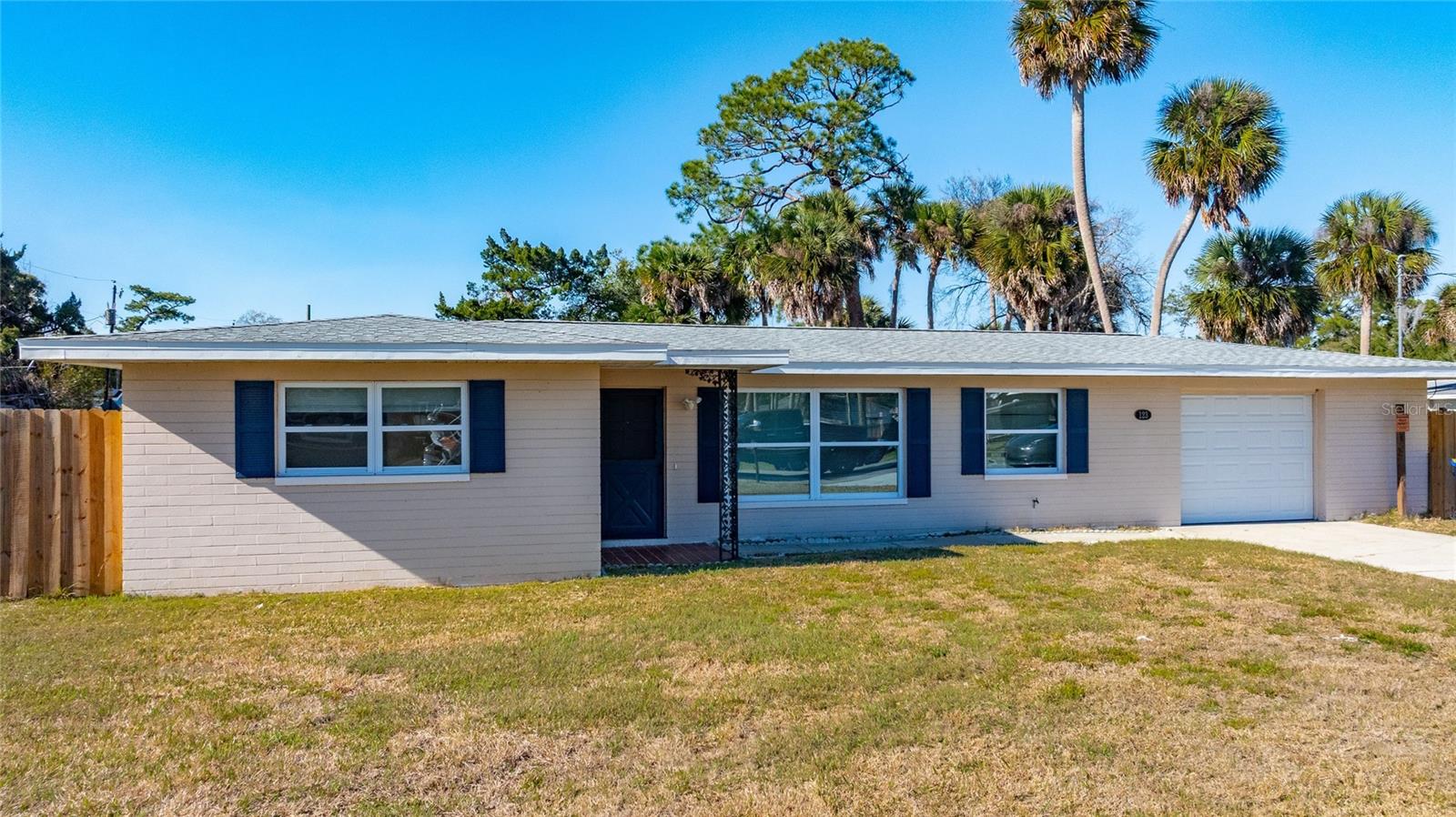 Single Family Residence in EDGEWATER, FL - Daniel Dourado