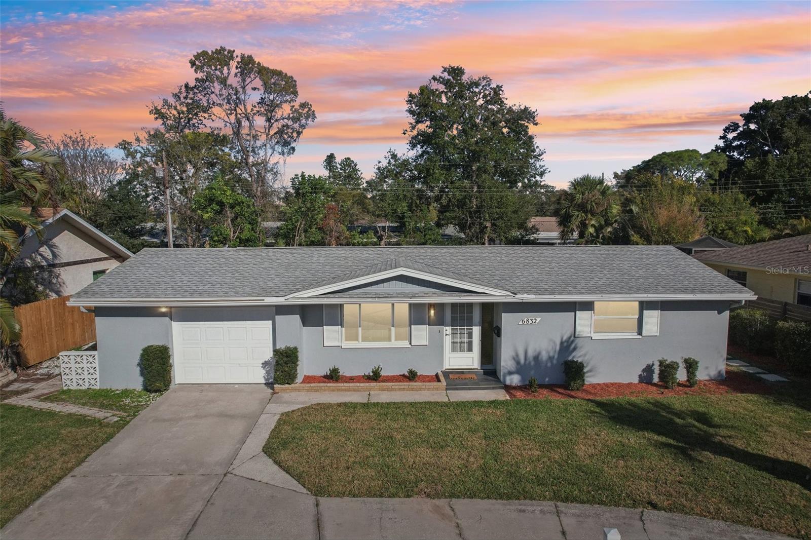 Single Family Residence em ST PETERSBURG, FL - Daniel Dourado