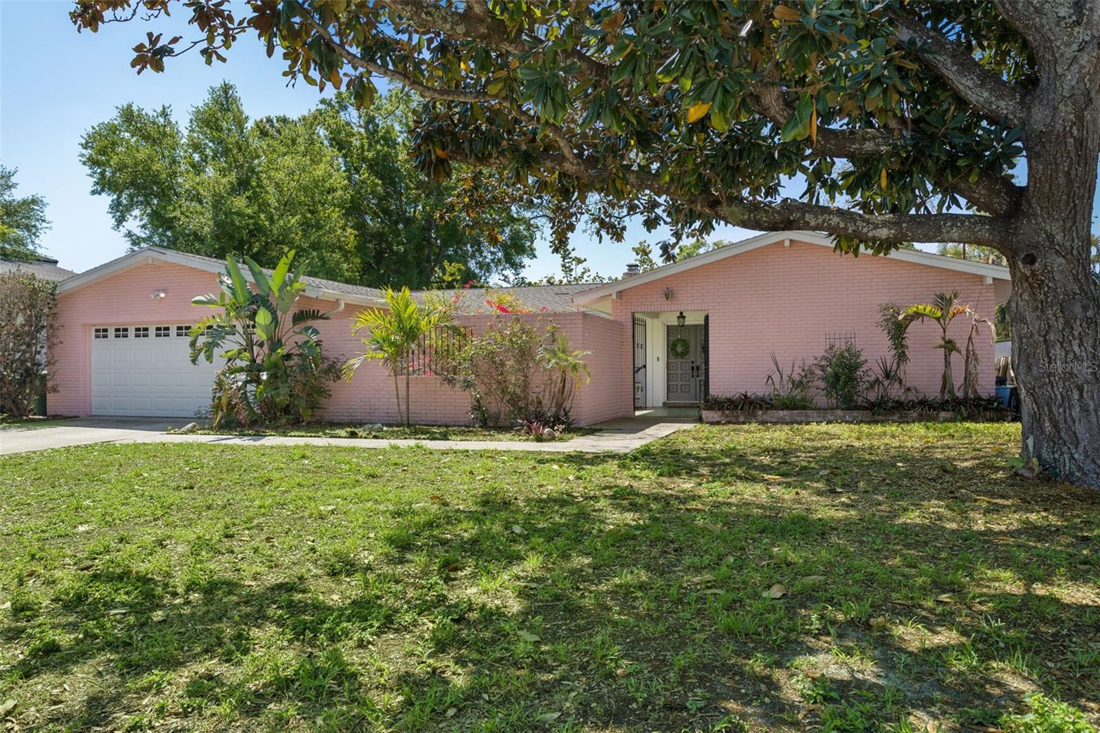 Single Family Residence in TAMPA, FL - Daniel Dourado