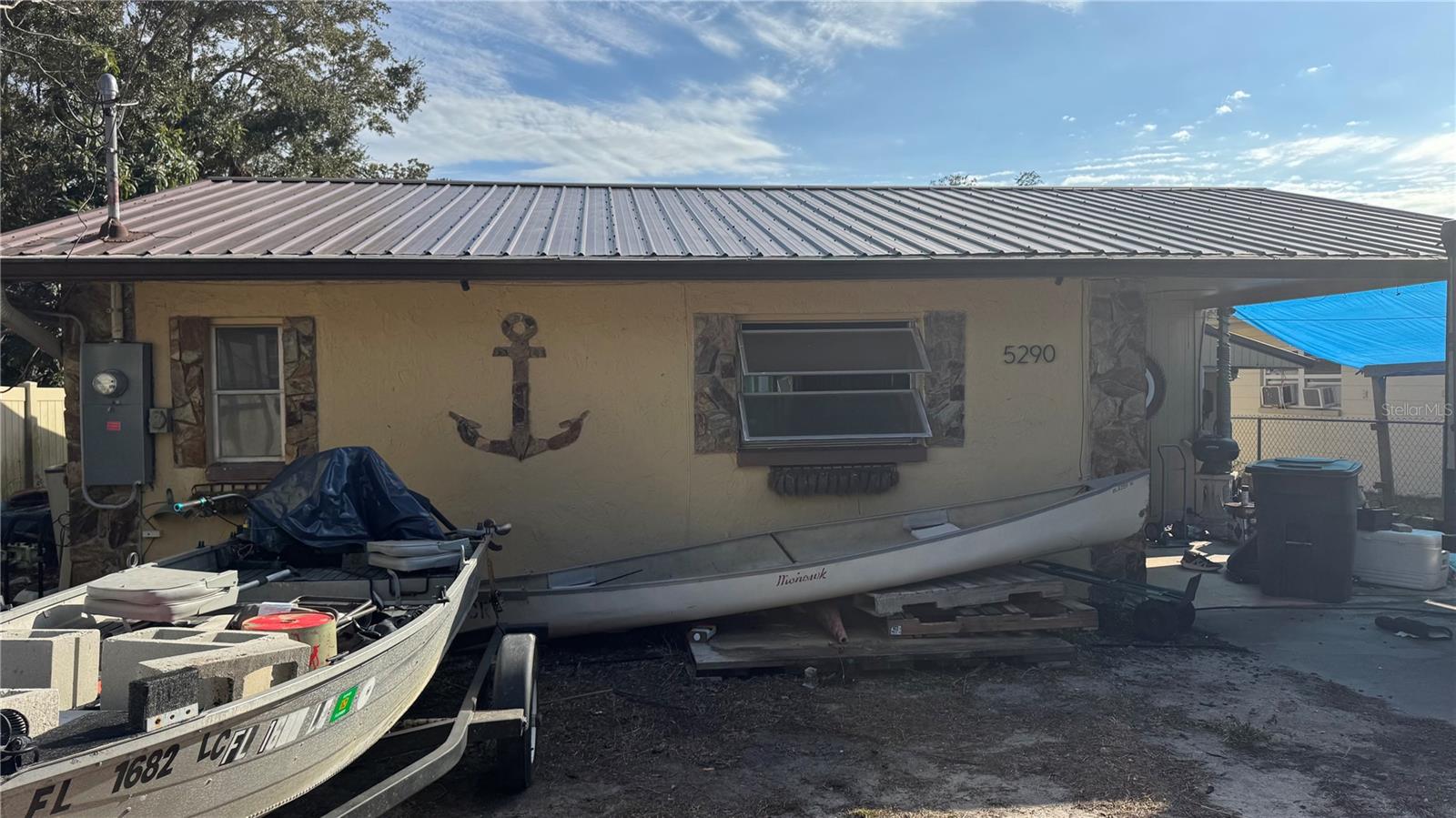 Single Family Residence em WEEKI WACHEE, FL - Daniel Dourado