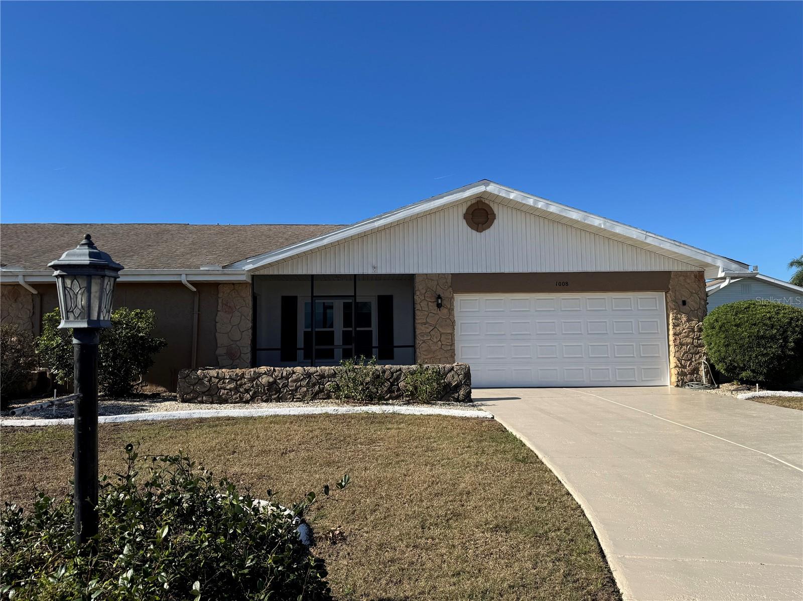 Single Family Residence in SUN CITY CENTER, FL - Daniel Dourado