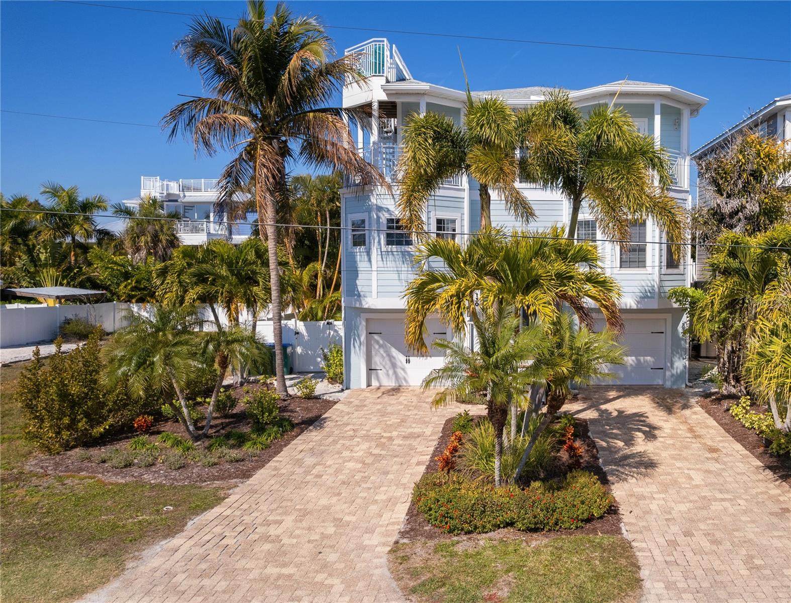 Single Family Residence in HOLMES BEACH, FL - Daniel Dourado