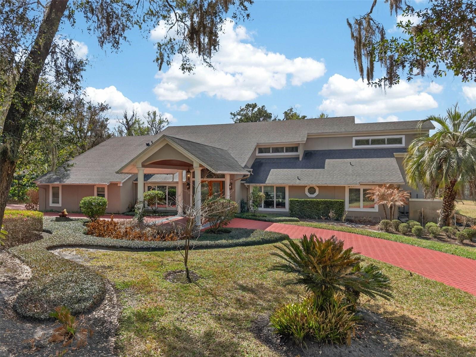 Single Family Residence in LONGWOOD, FL - Daniel Dourado