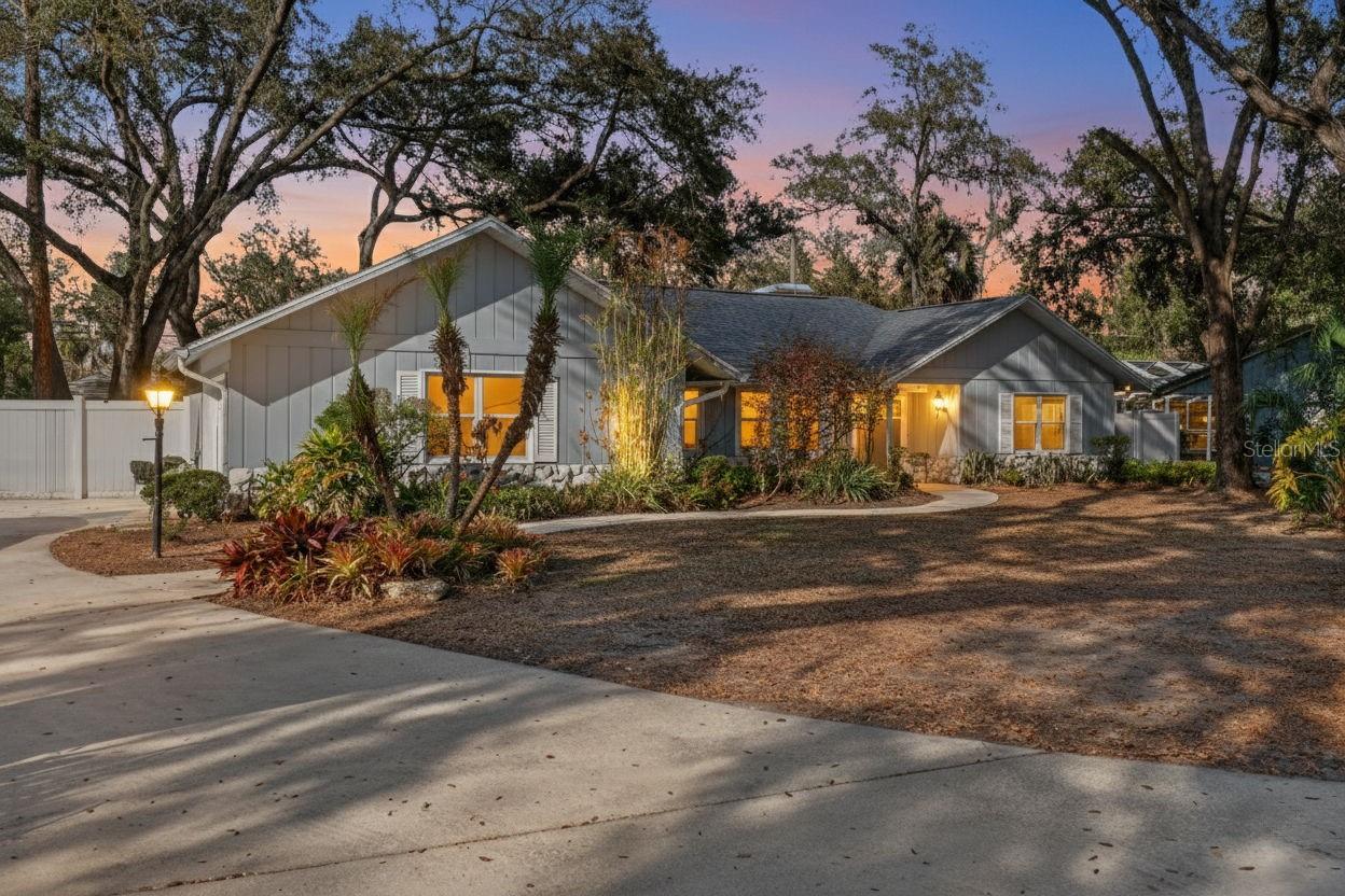 Single Family Residence in BRANDON, FL - Daniel Dourado