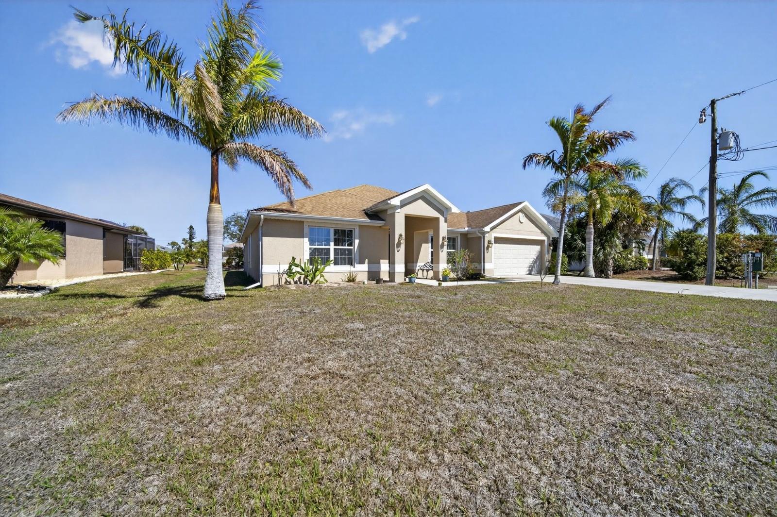 Single Family Residence in PUNTA GORDA, FL - Daniel Dourado