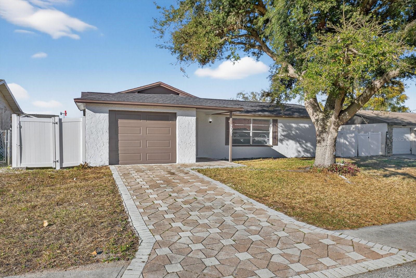 Single Family Residence in PORT RICHEY, FL - Daniel Dourado