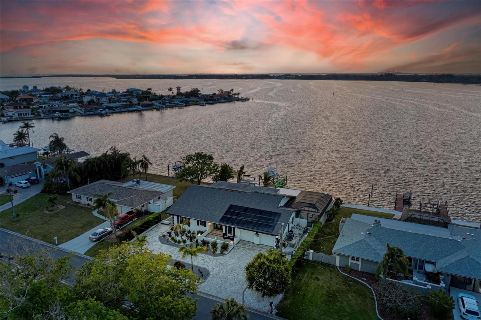 Single Family Residence in PALMETTO, FL - Daniel Dourado