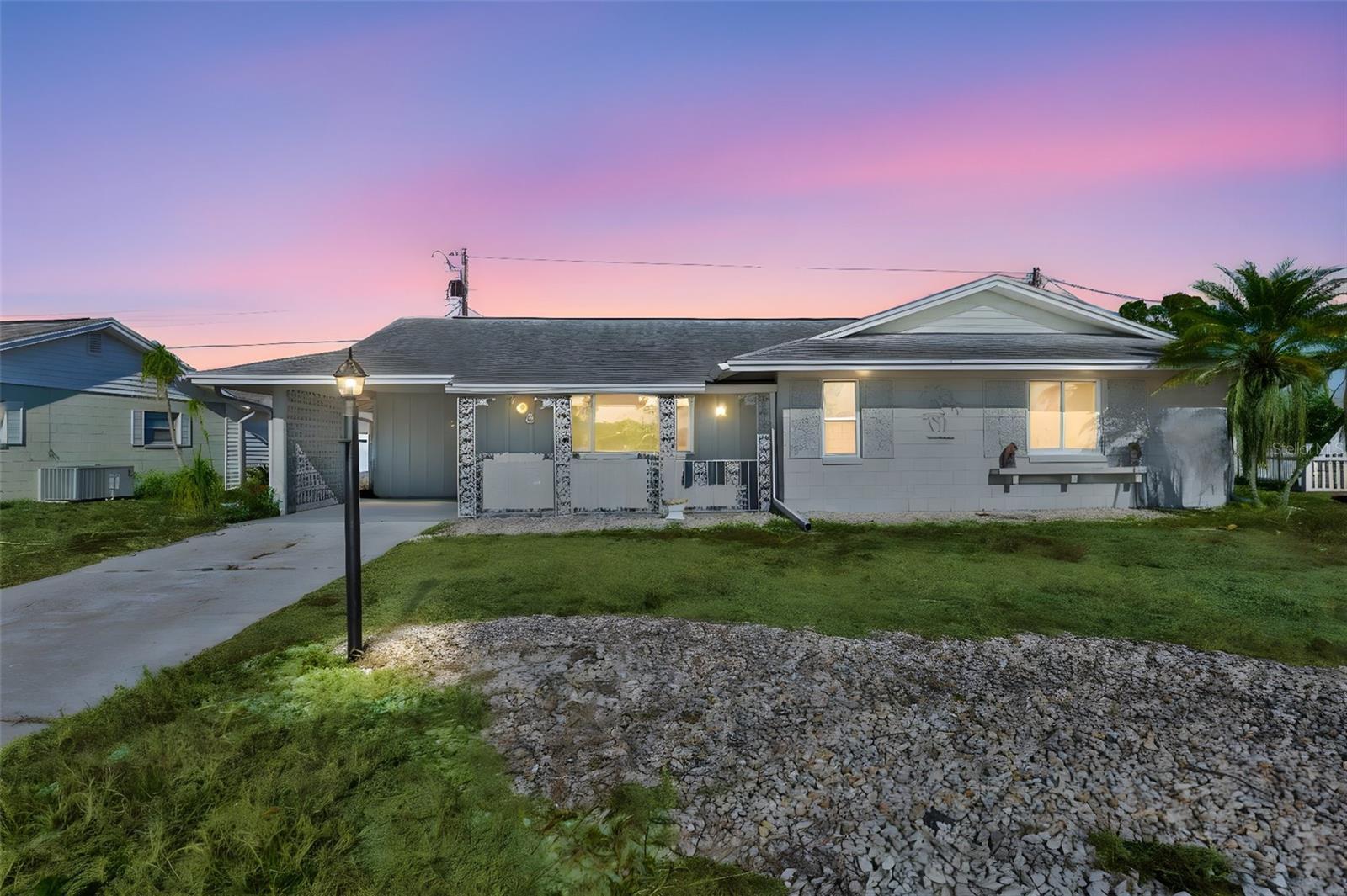 Single Family Residence in SUN CITY CENTER, FL - Daniel Dourado