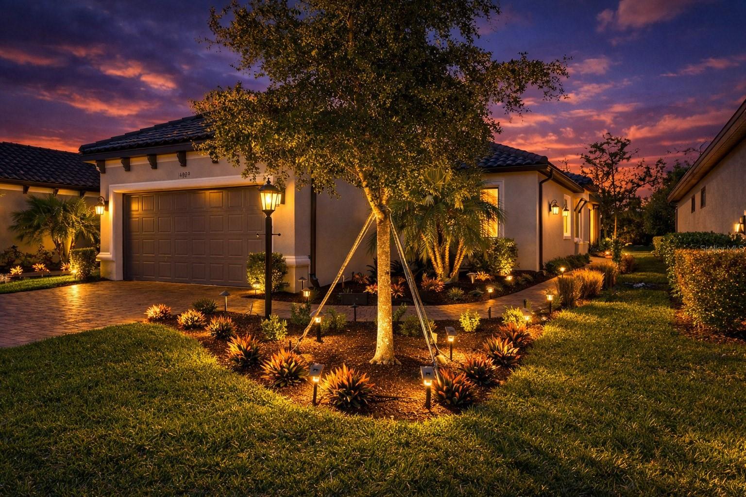 Single Family Residence in BRADENTON, FL - Daniel Dourado