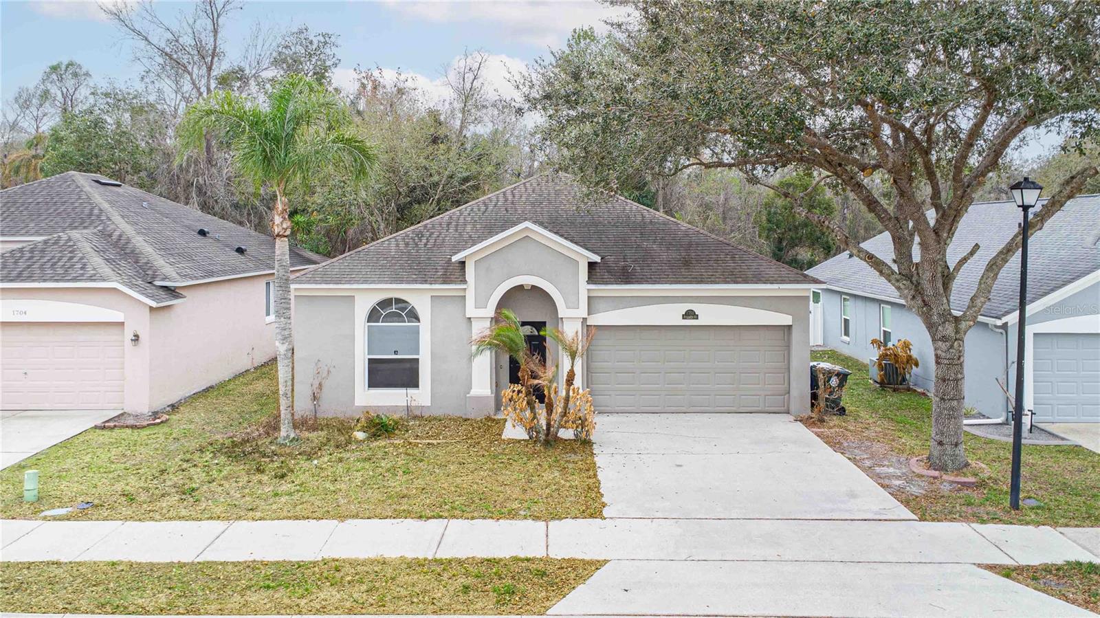 Single Family Residence in OVIEDO, FL - Daniel Dourado