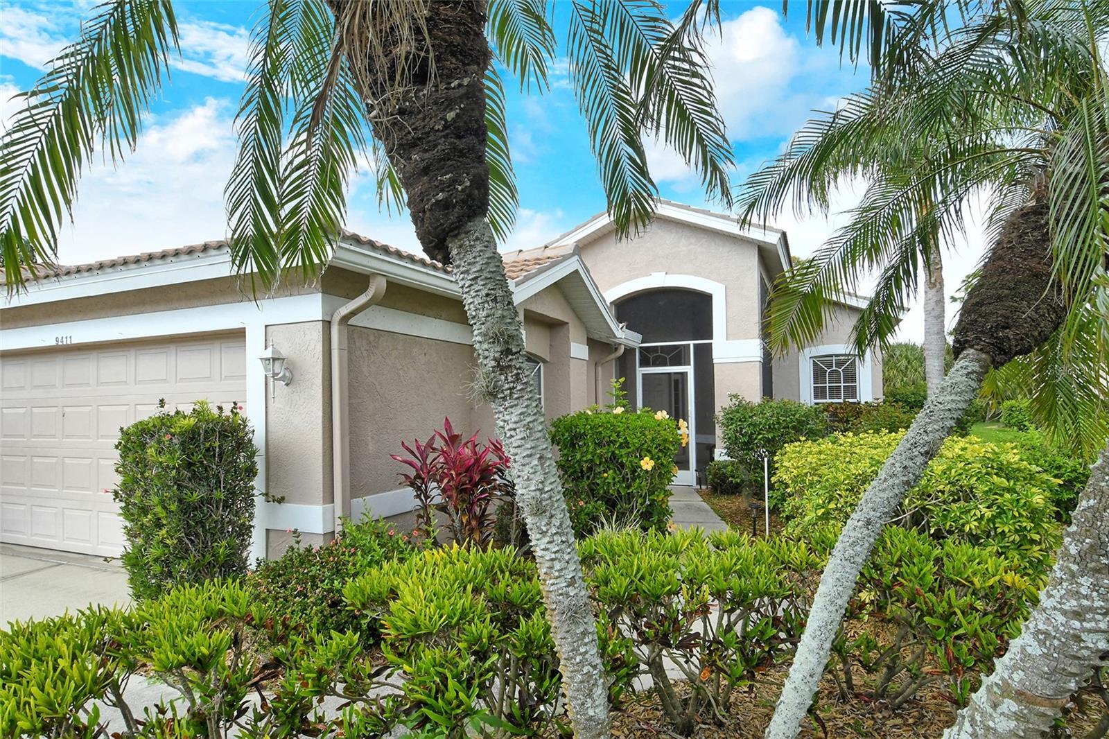 Single Family Residence in SARASOTA, FL - Daniel Dourado
