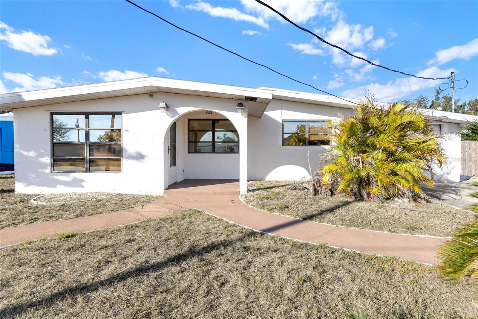 Single Family Residence in PORT CHARLOTTE, FL - Daniel Dourado