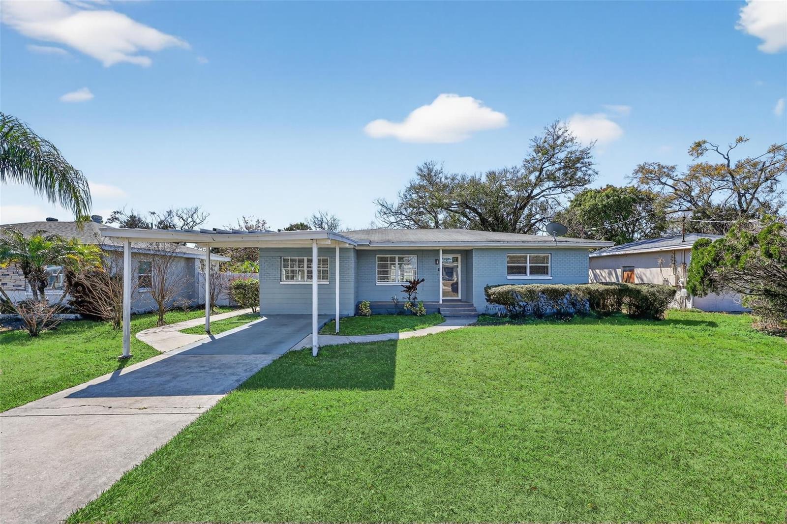Single Family Residence in TAMPA, FL - Daniel Dourado