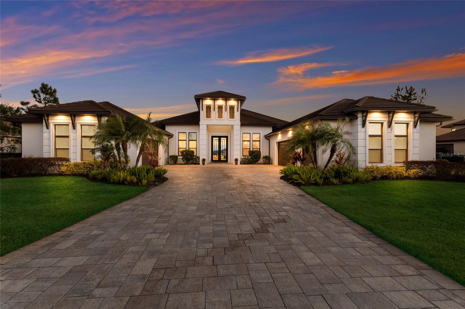 Single Family Residence in BRADENTON, FL - Daniel Dourado