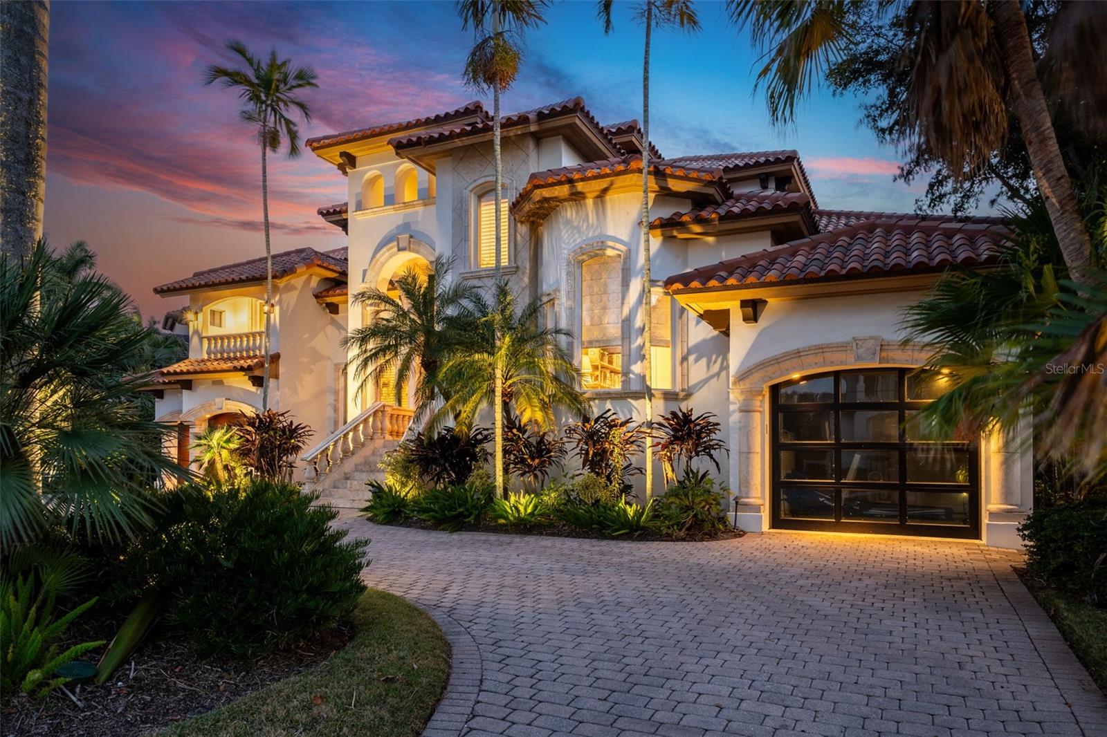 Single Family Residence in SARASOTA, FL - Daniel Dourado